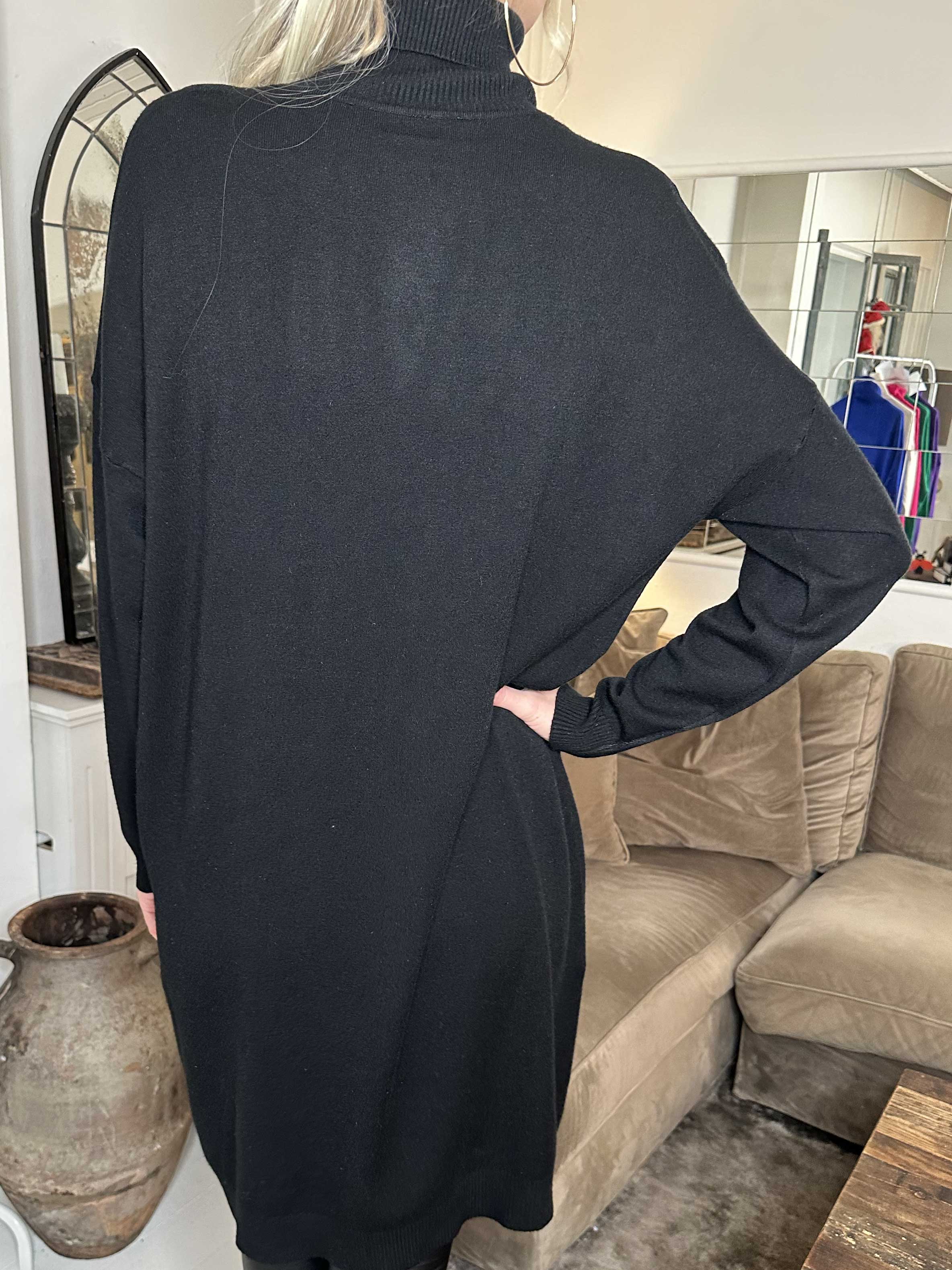 Elmira - Mycket mjuk stickad klänning i elastiskt tyg